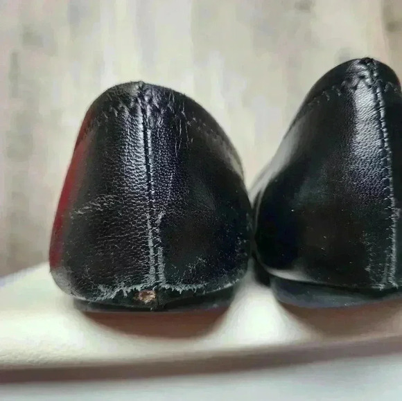 Tory Burch Round Toe Black Leather Ballet Flats Gold Emblem size 7 women's - Picture 7 of 13